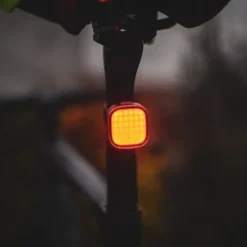 Lumière Arrière DPV Square 20 Lumens -Vélos Équipements Magasin dpv c101202002 010