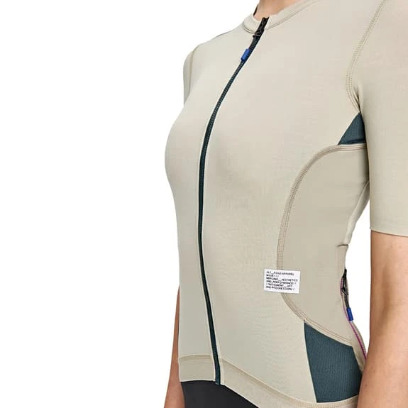Maillot MAAP Alt_Road Manche Courte Gris Clair Femme 4 Maillot MAAP Alt_Road Manche Courte Gris Clair Femme – Image 4